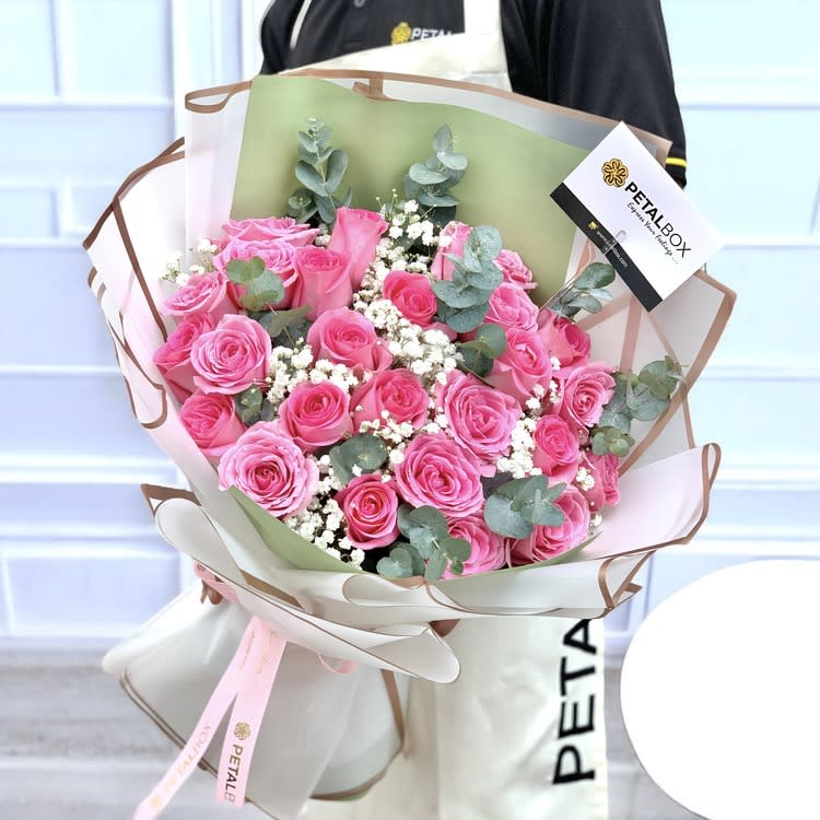 25 pink roses