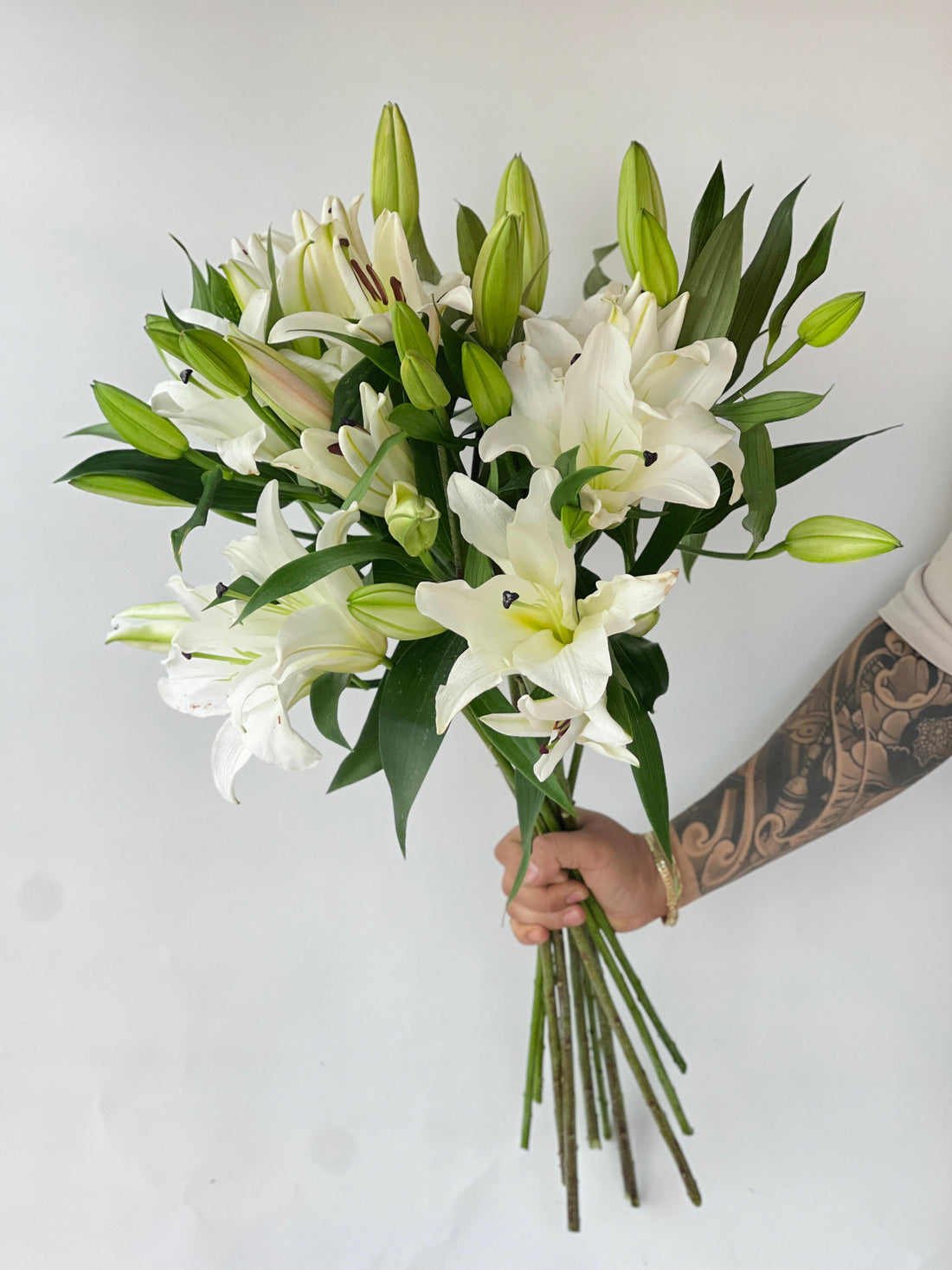 white lily bunch with 10 fresh stems by Petal Box