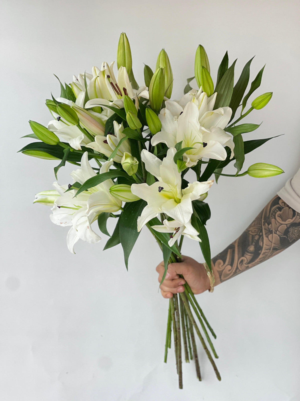 white lily bunch with 10 fresh stems by Petal Box