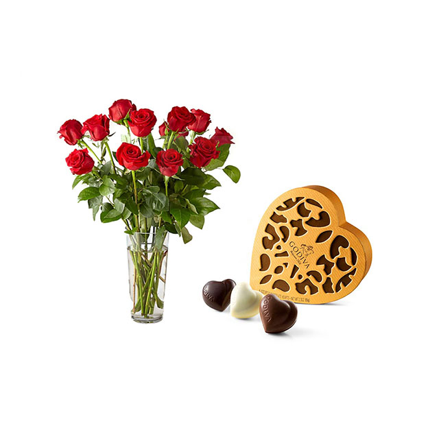 Roses-Vase-and-Chocolate