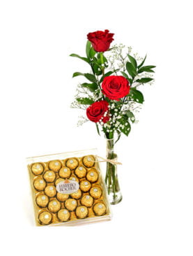 Roses Vase and chocolate