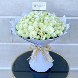 Hundred-white-roses-bouquet