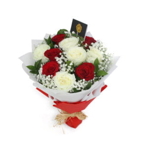 Red-and-White-Roses-Bouquet