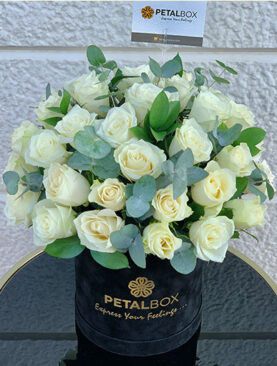 White Roses Hat Box