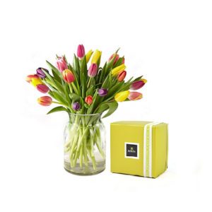Tulips-Vase-with-Chocolate