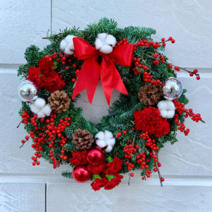 Fresh-Christmas-door-wreath