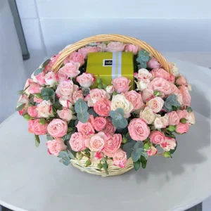 Baby-Roses-Chocolate-Basket