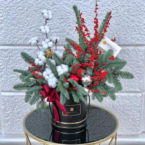 Christmas-Ilex-flower-box