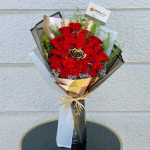 Golden-Love-Red-Roses