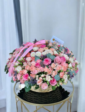 Spray Roses Basket Richness