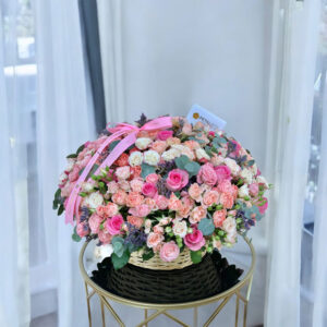 Spray-Roses-Basket-Richness