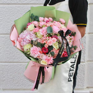 Blooming-Elegance-Bouquet