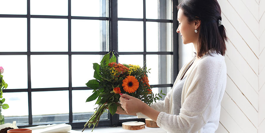 Corporate Flower Delivery: Impressing Clients and Employees