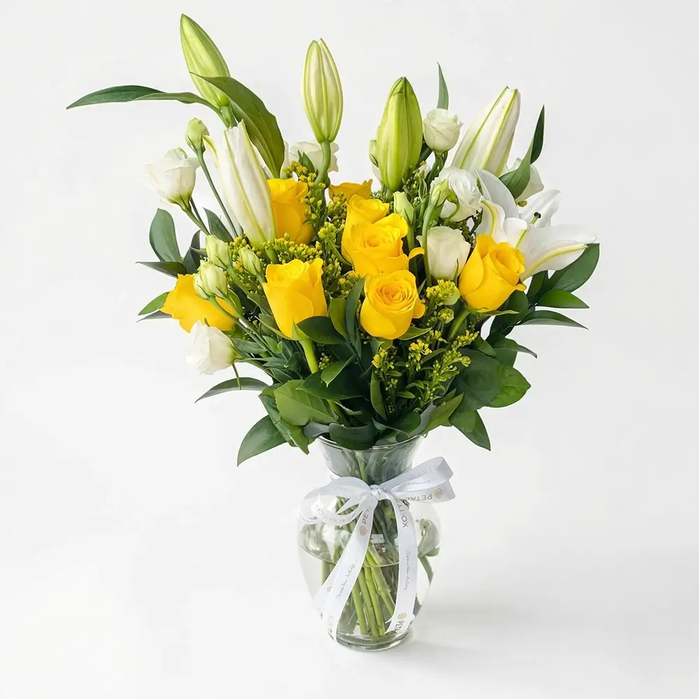 yellow and white flower vase arrangement with roses lilies in glass vase abu dhabi dubai delivery