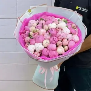 Peony flower bouquet in abu dhabi & dubai by peal box the best flower shop in uae